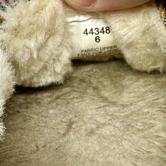 Minnetonka Multi-color Slippers- Size 6 - Picture 13 of 14